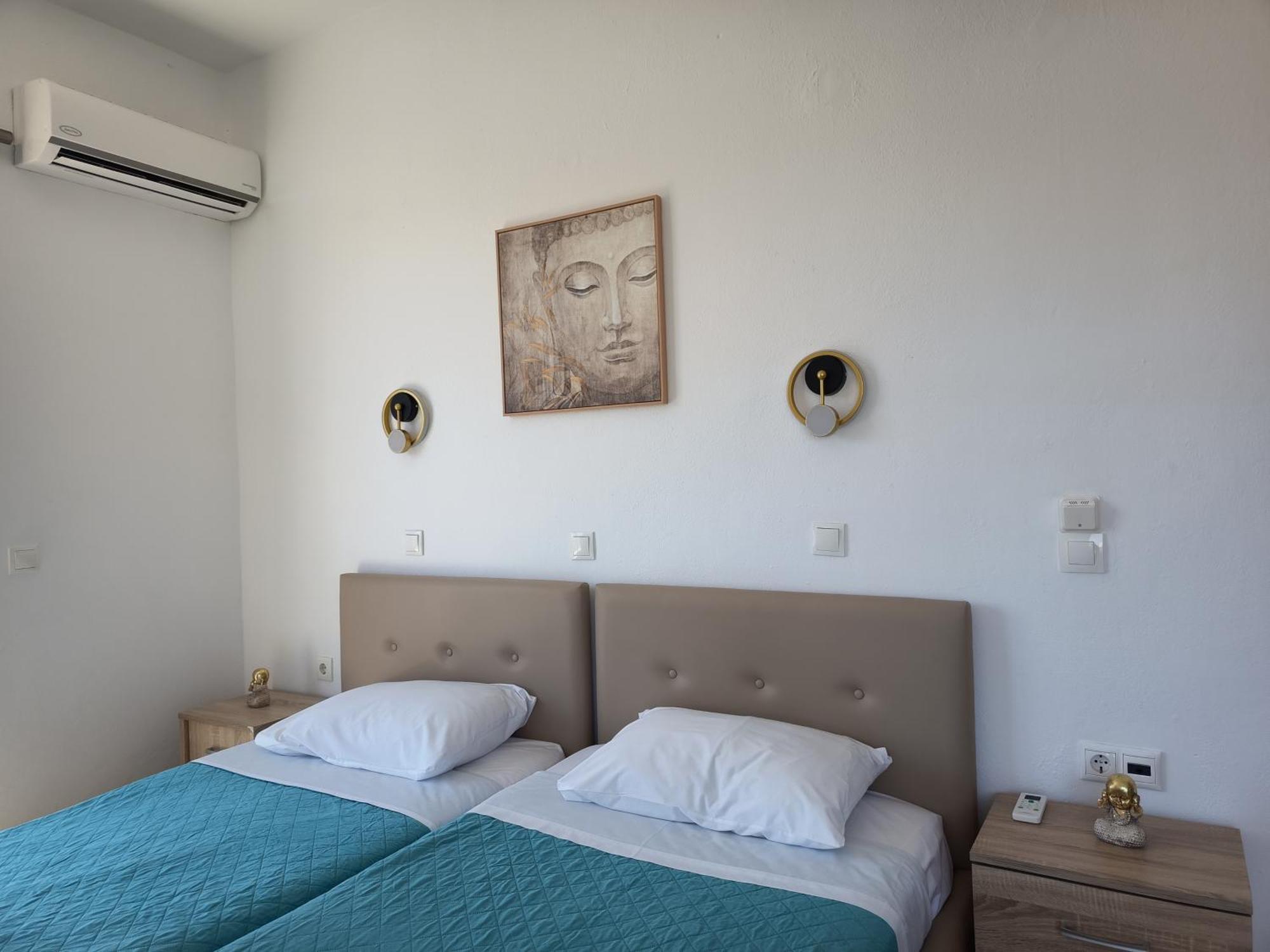Lilian'S Seaview-Party Street-Youth Studios Rhodes City Стая снимка